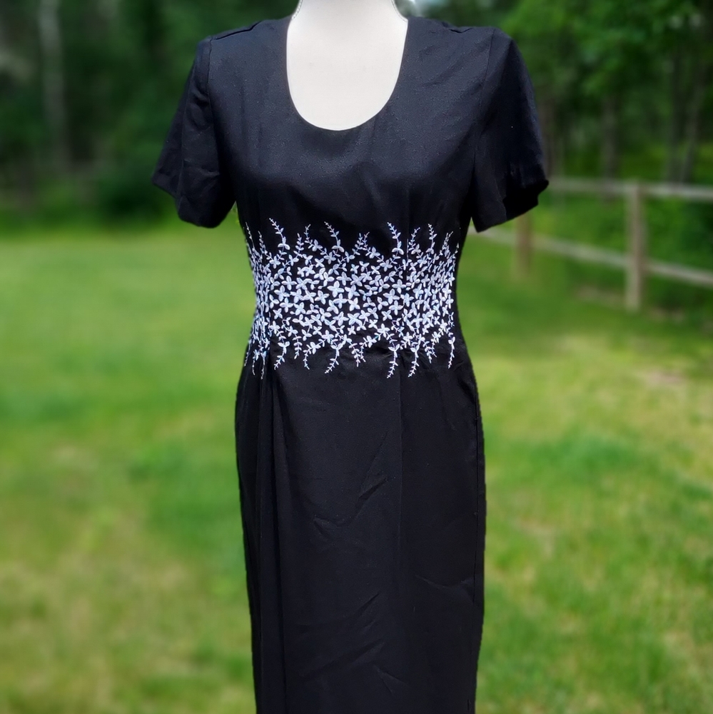 COLUMN DRESS WITH EMBROIDERY